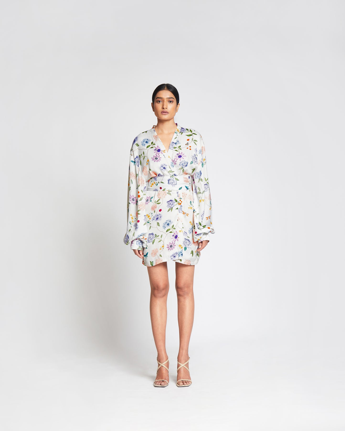 Rosa Kimono White - Short satin kimono