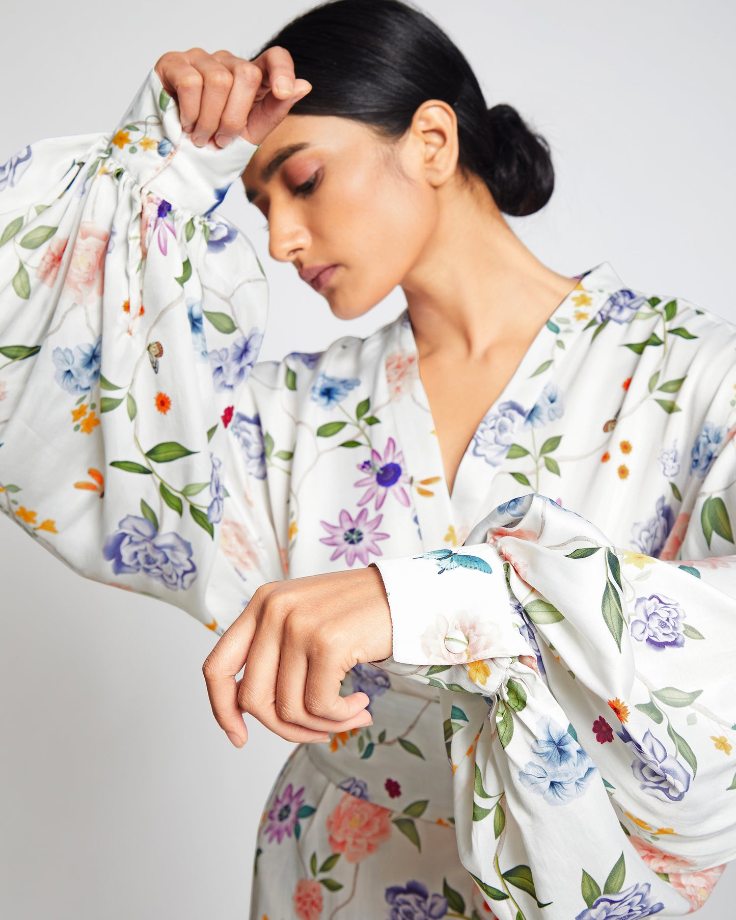 Rosa Kimono White - Short satin kimono